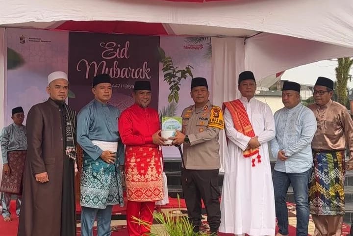 Momentum Ramadhan dan Idul Fitri, Zukri dan Husni Pererat Kebersamaan untuk Pelalawan Sejahtera